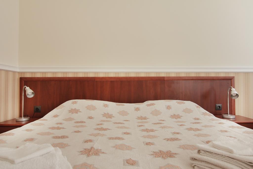 Consul Hotel Консул Odesa Habitación foto
