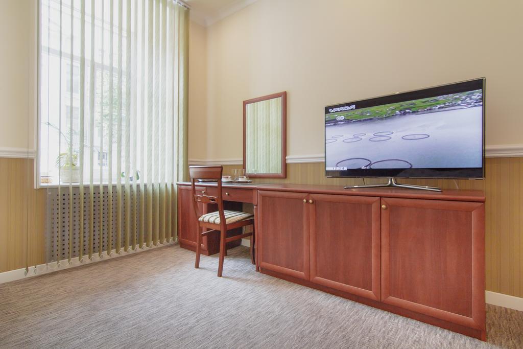 Consul Hotel Консул Odesa Habitación foto